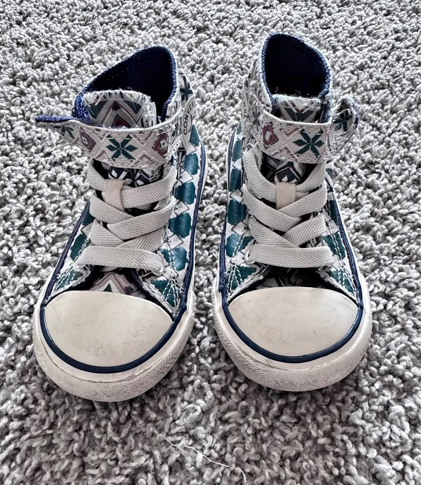Kids converse