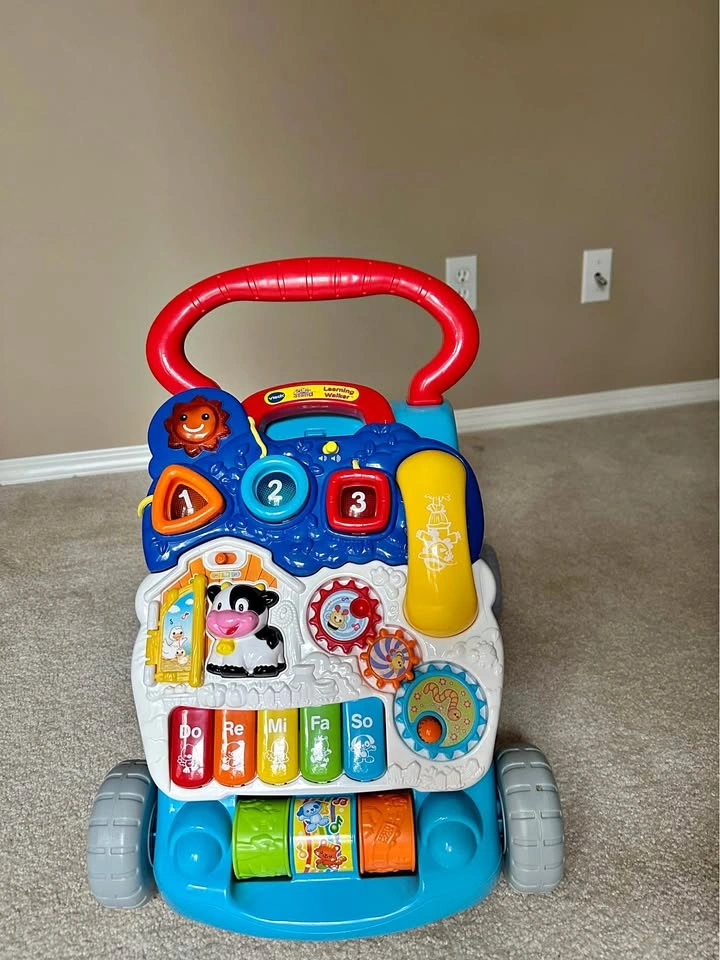kids pushing toy