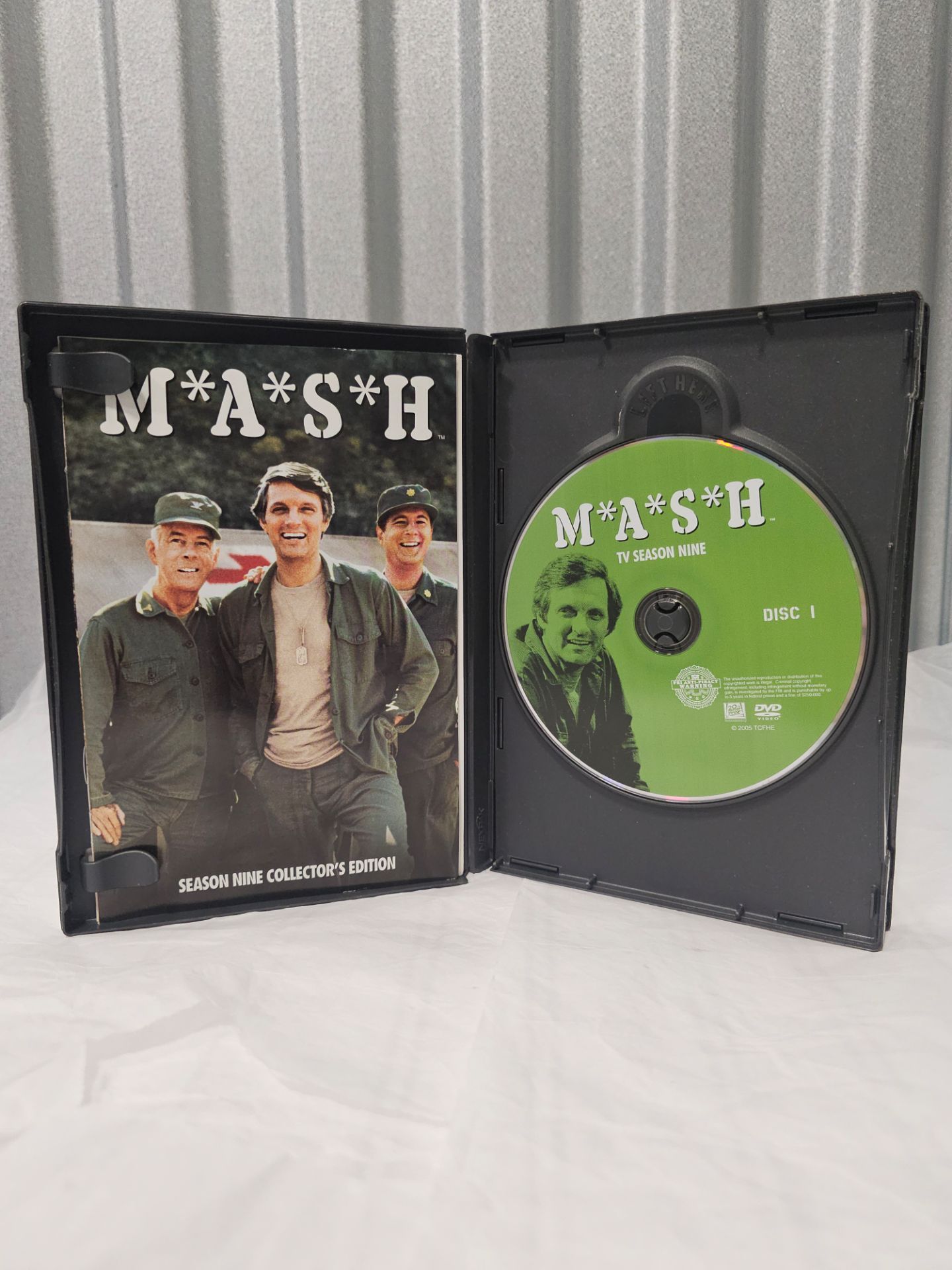 M*A*S*H Season 9 Collector's Edition DVD 2005 Captioned - photo 2