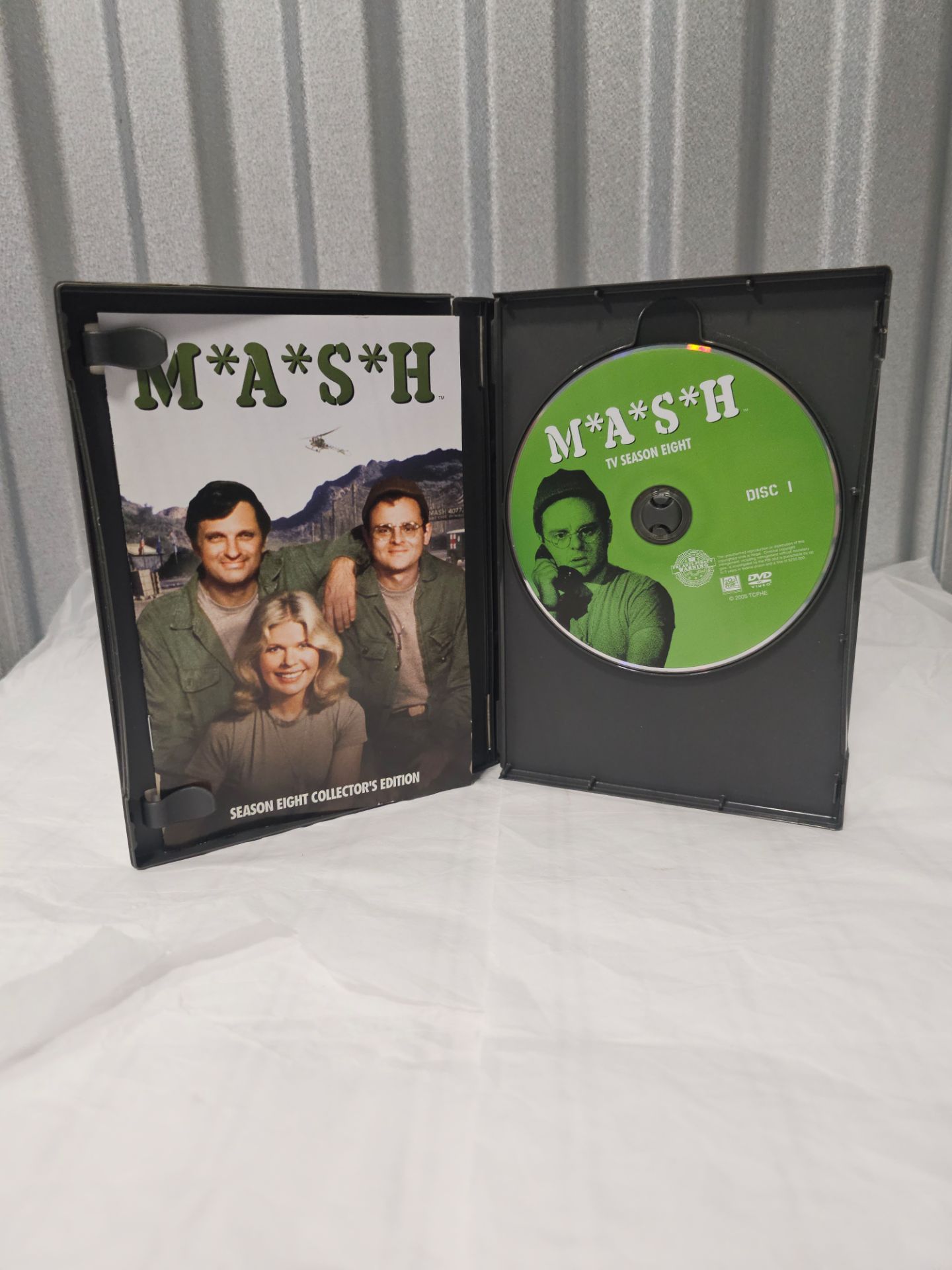 M*A*S*H Complete Eighth Season 8 Collector's Edition 3-Disc DVD - photo 2