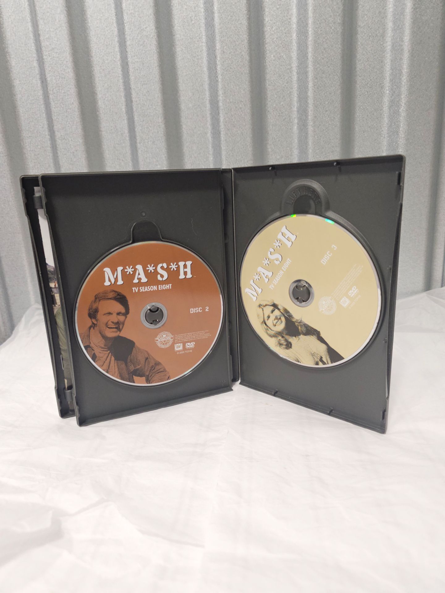 M*A*S*H Complete Eighth Season 8 Collector's Edition 3-Disc DVD - photo 3