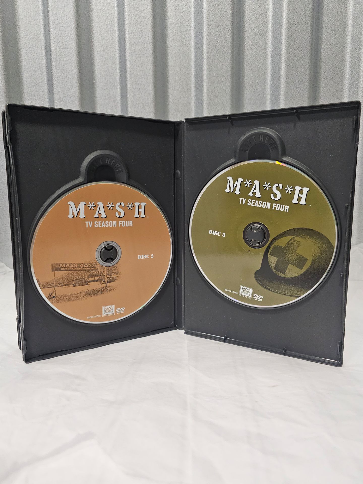 M*A*S*H Complete Season 4 Collector's Edition 3-Disc DVD - photo 4