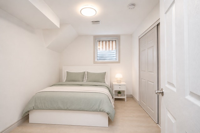 Shared Furnished 2-Bedroom Basement Apartment – Pickering - photo 3