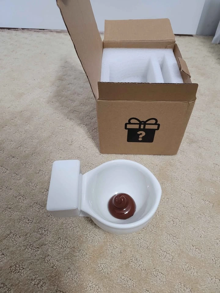 Brand New Novelty Toilet Coffee Mug with Poop Detail - photo 3