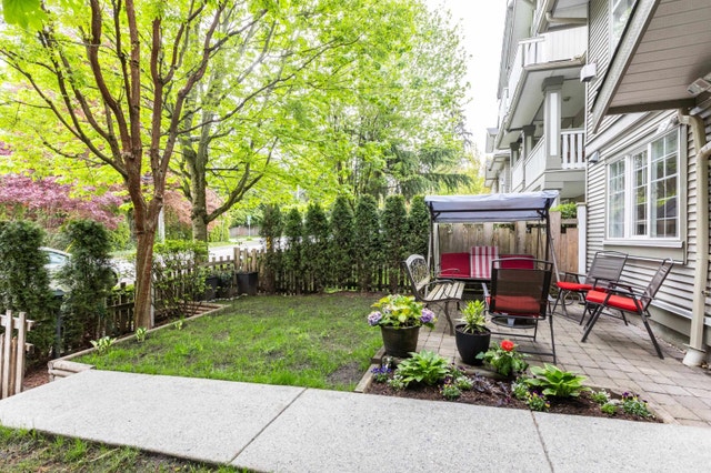 4br+3 Bath w/Cozy Patio South Surrey Whiterock - photo 2