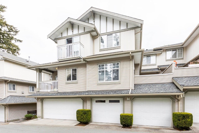 4br+3 Bath w/Cozy Patio South Surrey Whiterock - photo 3