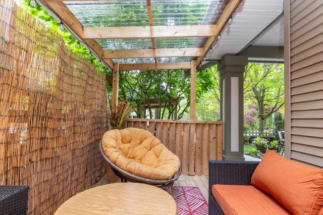 4br+3 Bath w/Cozy Patio South Surrey Whiterock - photo 5