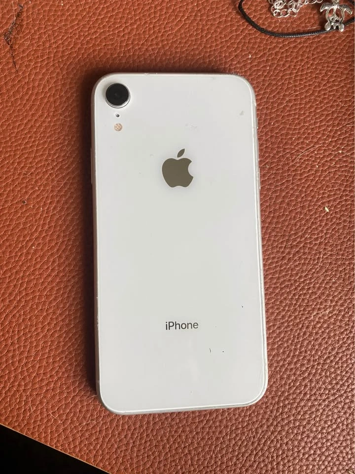 iPhone XR - 64 GB - photo 2