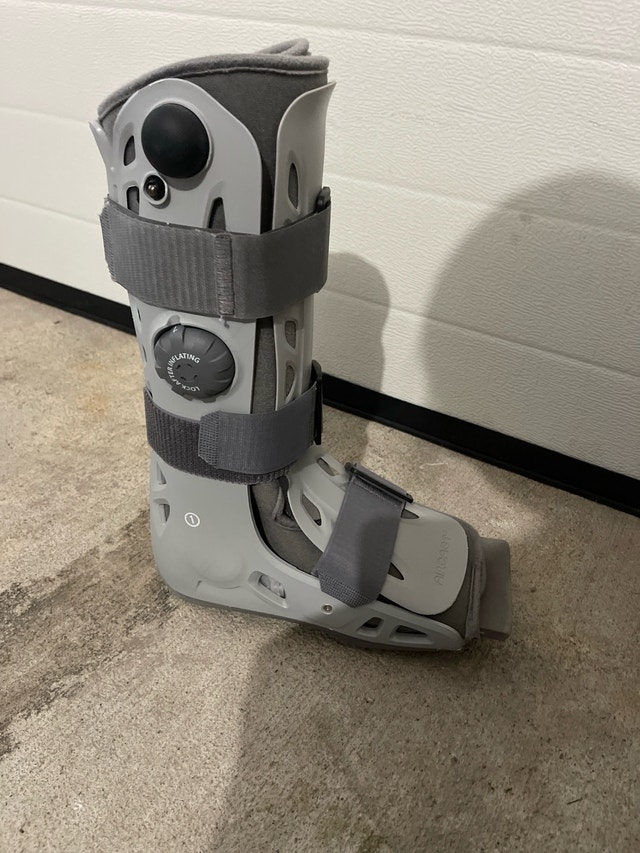 Walking Boot - Medium Left