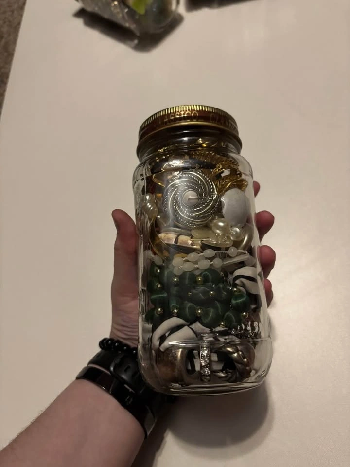 Vintage Costume Jewelry Lot in Glass Jar - photo 4