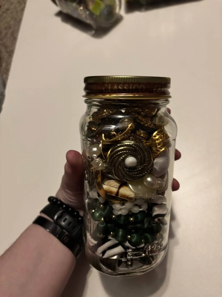 Vintage Costume Jewelry Lot in Glass Jar - photo 5
