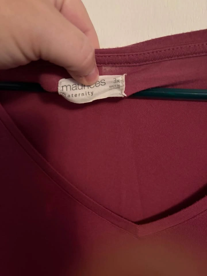 2 exact same long sleeve maternity tops - photo 2