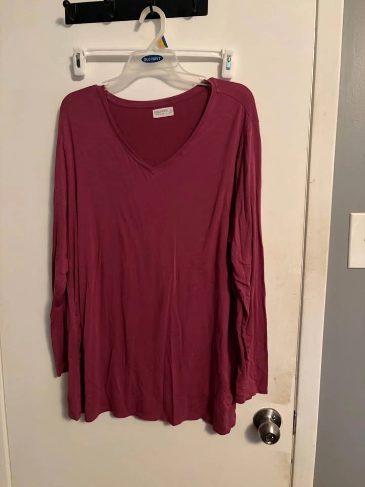 2 exact same long sleeve maternity tops - photo 3