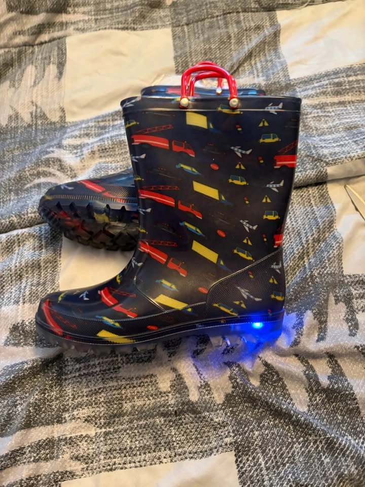 Boys brand new light up rubber boots - photo 2