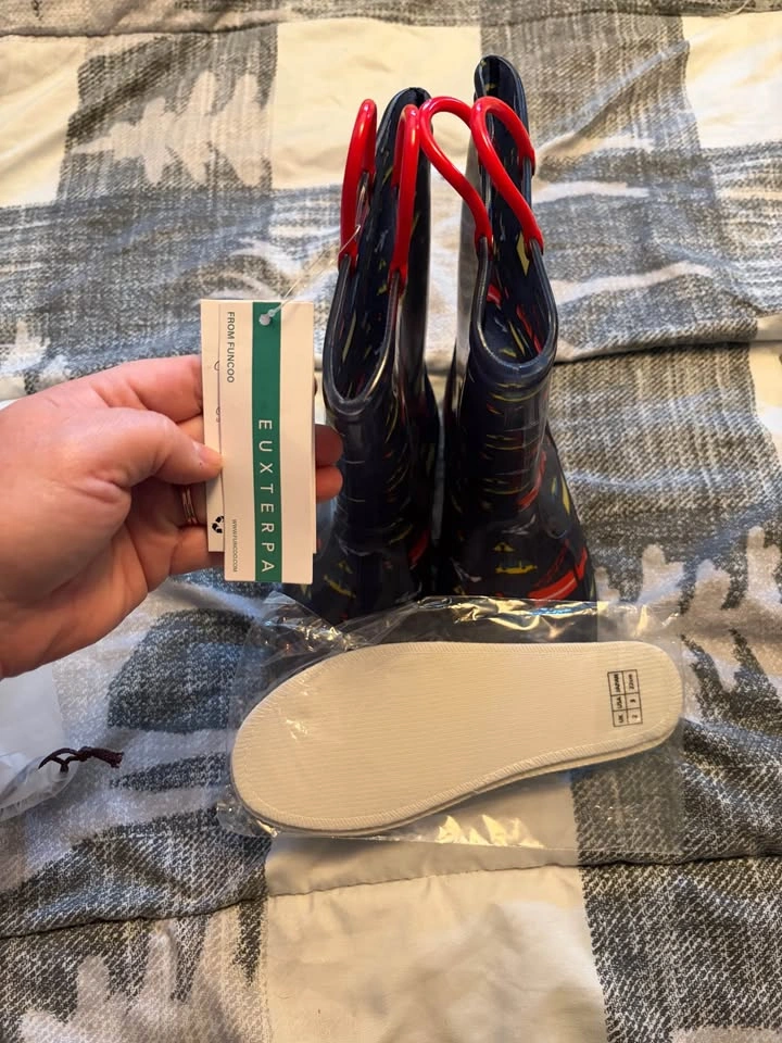 Boys brand new light up rubber boots - photo 4