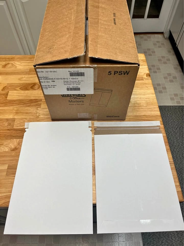 84 White Self-Seal Stayflats® Semi-Rigid Mailers 9.6x12.1”