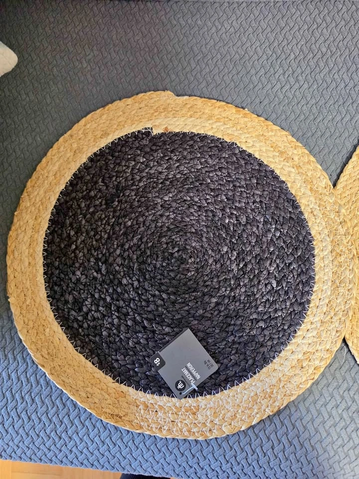 Round Woven corn husk Placemats set of 2 - New