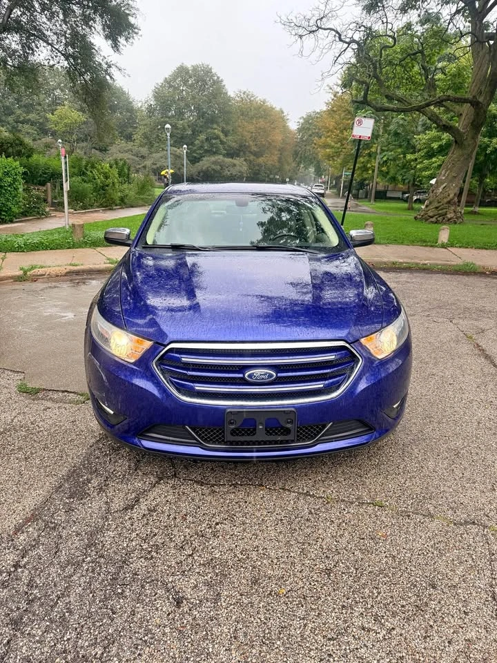 2014 Ford Taurus · SE Sedan 4D