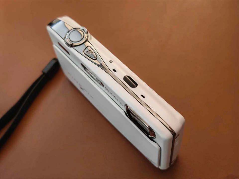 Fujifilm FinePix Z900EXR Digital Camera - photo 4