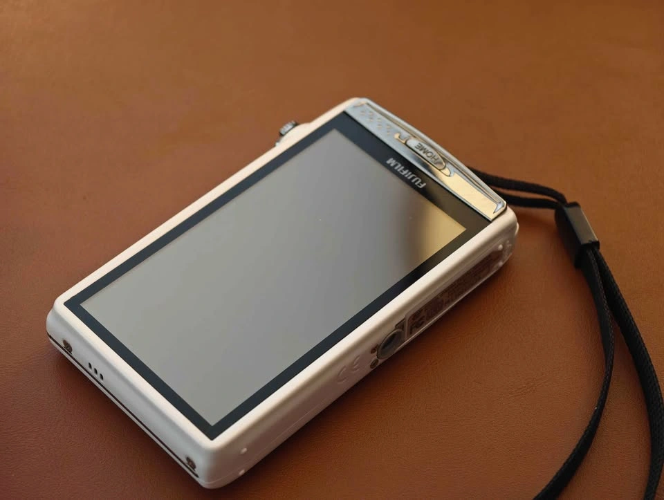 Fujifilm FinePix Z900EXR Digital Camera - photo 5