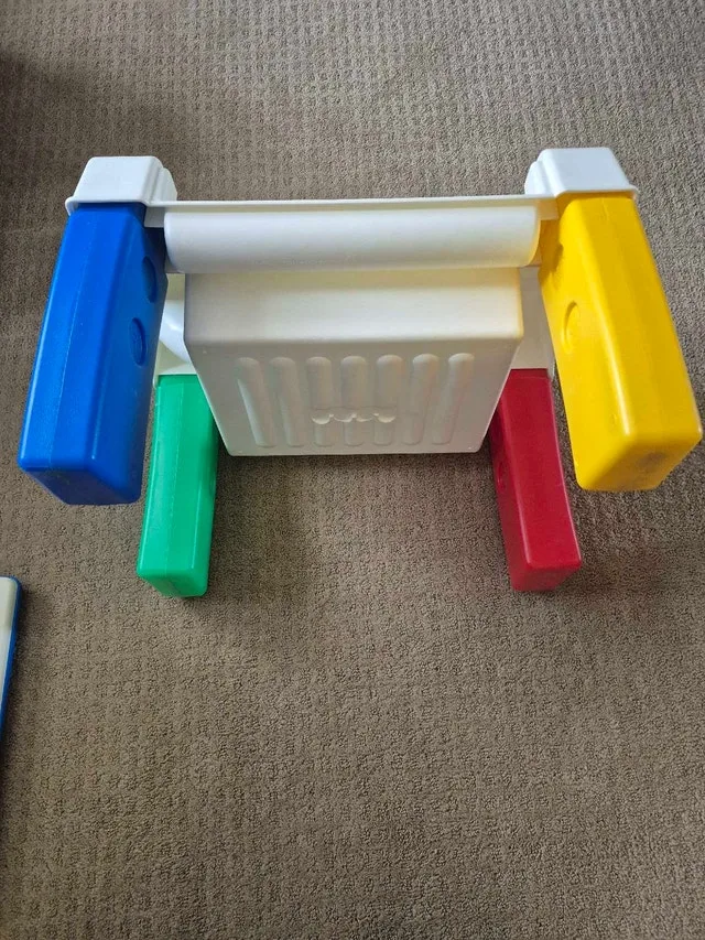 Fisher Price activity table - photo 2