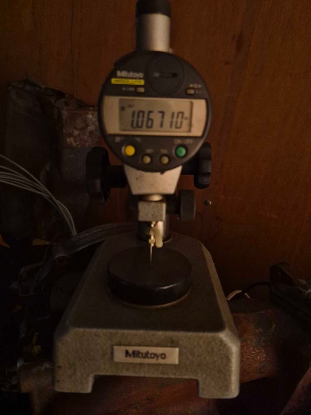Mitutoyo Digital Indicator and Stand
