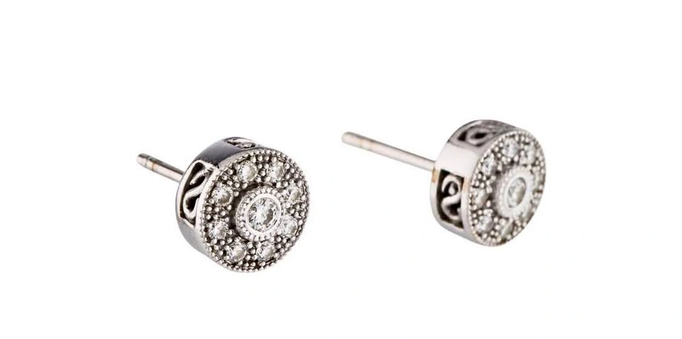 18k White Gold Diamond Cluster Stud Earrings