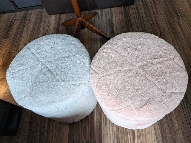 Set of 2 Faux Fur Ottomans – Grey & Blush Pink