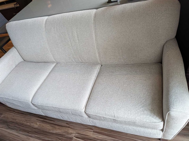 Modern 3-Seater Sofa – Comfortable & Excellent Condition - photo 2