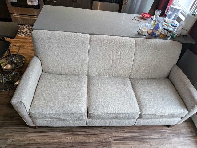 Modern 3-Seater Sofa – Comfortable & Excellent Condition - photo 3