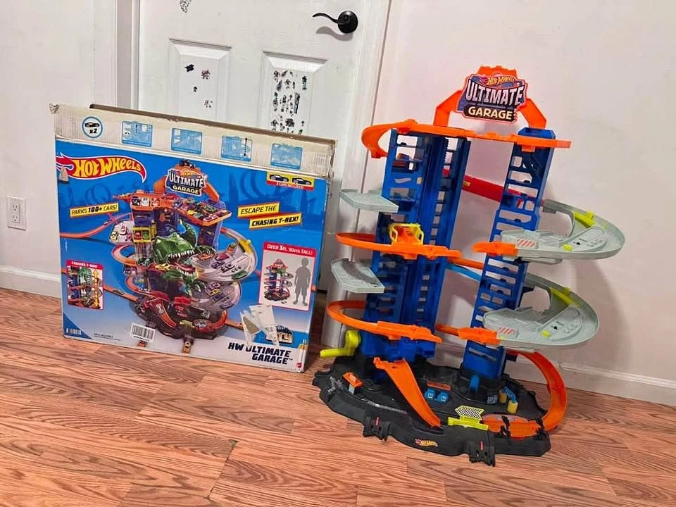 🦖🚗 Hot Wheels City Ultimate Garage – $50