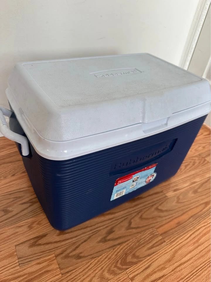🧊 Rubbermaid 48-Qt Cooler - photo 3