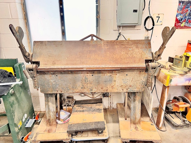 Brown and Boggs 16 ga metal brake metal bender