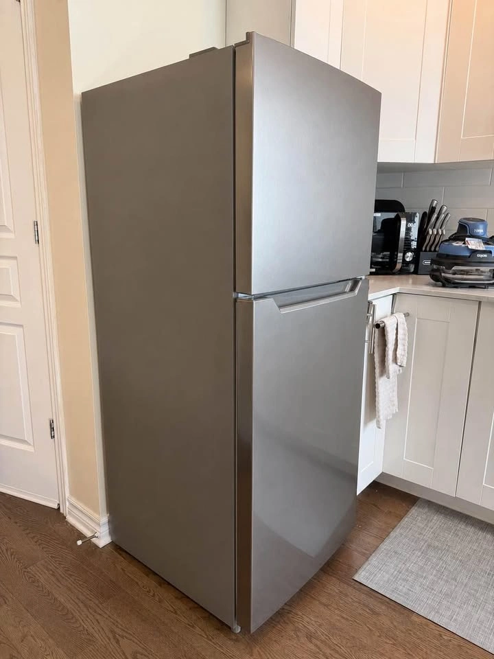 Insignia 10 Cu. Ft. Stainless Steel Top-Freezer Refrigerator - photo 2