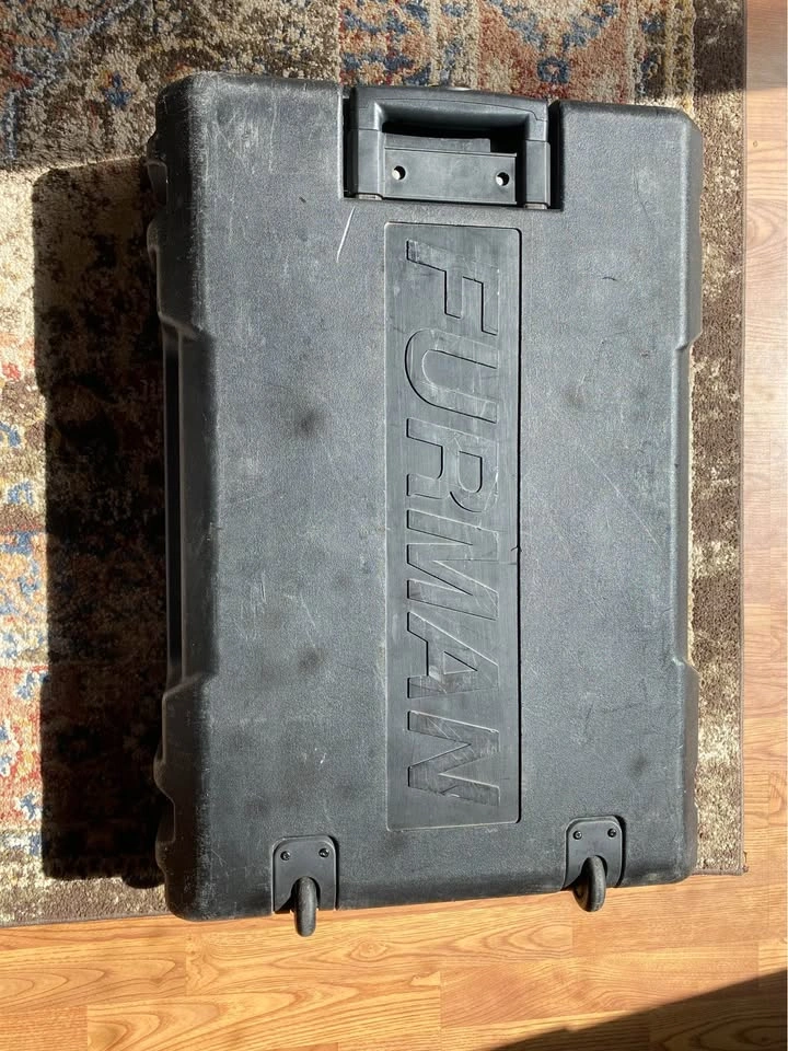 Furman SPB-8C Powered Pedal Board w/Rolling Hard Case - photo 2