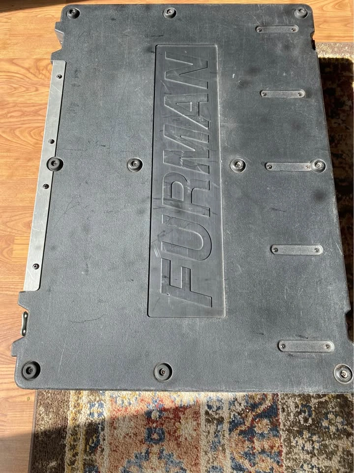 Furman SPB-8C Powered Pedal Board w/Rolling Hard Case - photo 3