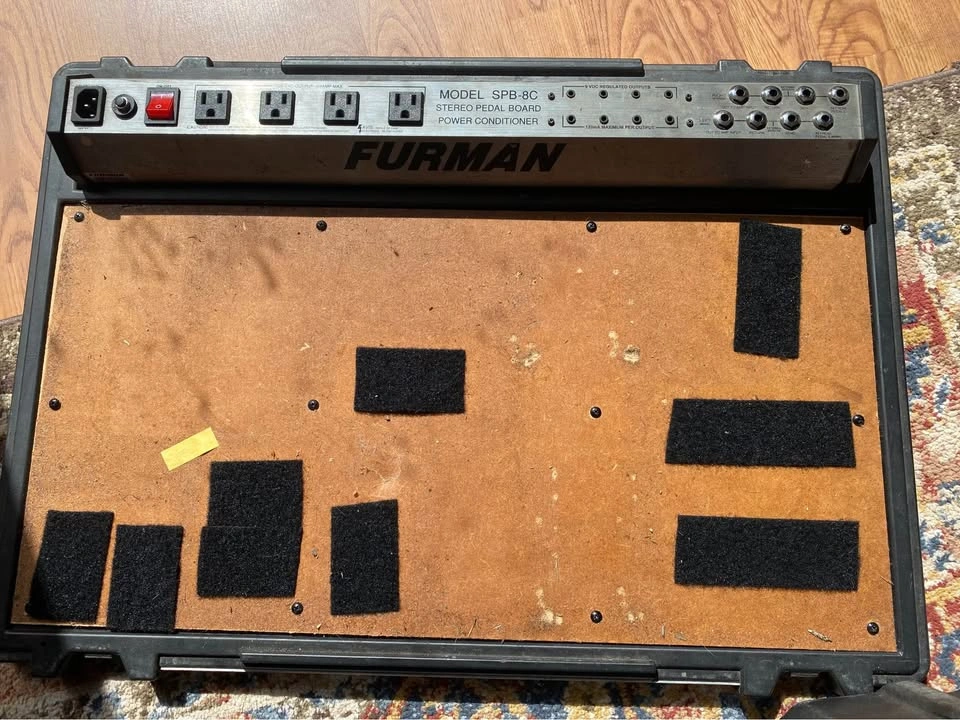 Furman SPB-8C Powered Pedal Board w/Rolling Hard Case - photo 4
