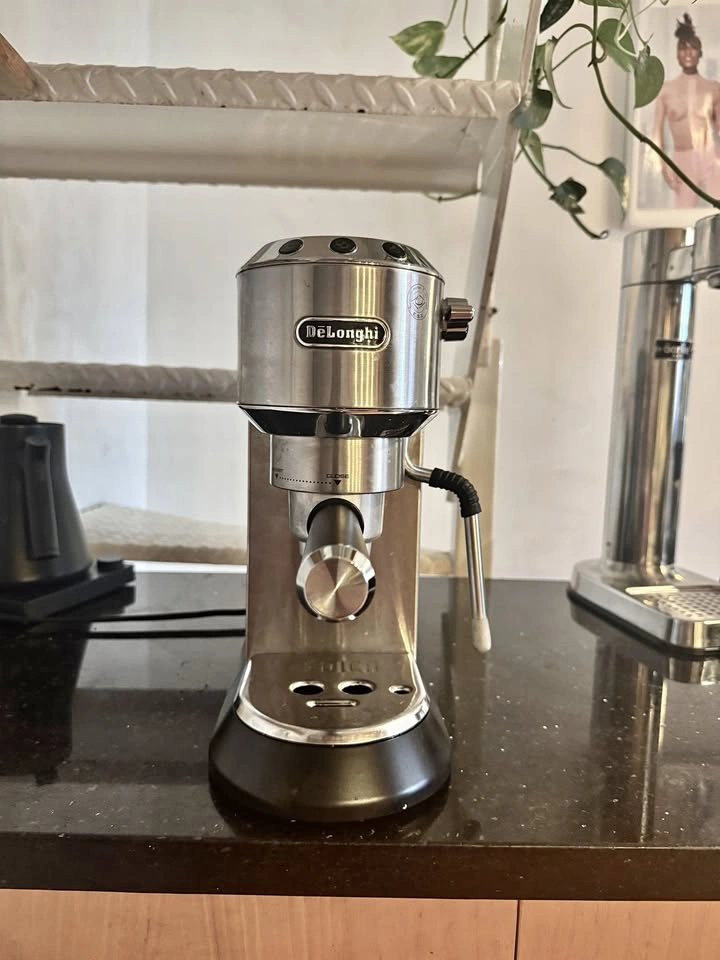 De'Longhi Dedica Duo Compact Espresso Machine