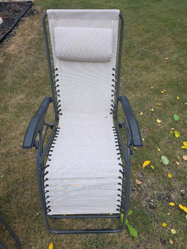 Zero Gravity Lounge Chairs - photo 2