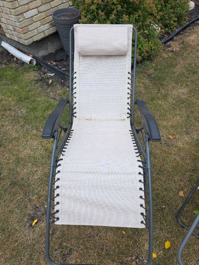 Zero Gravity Lounge Chairs - photo 3