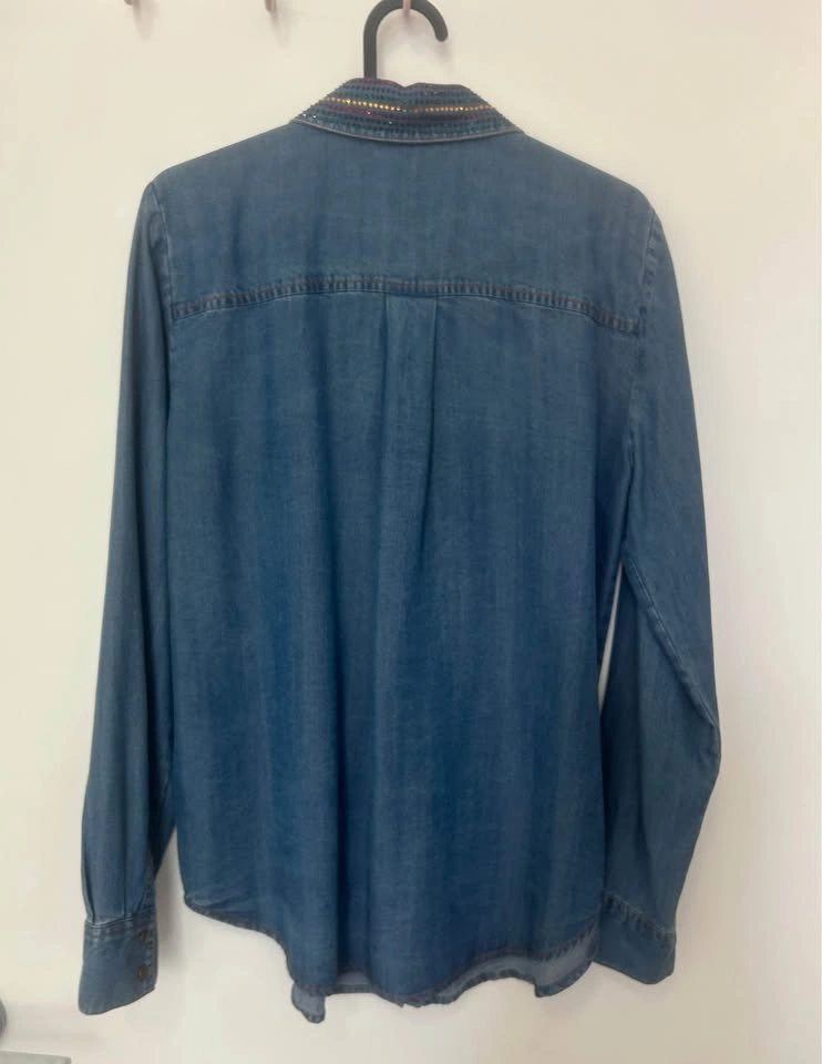 NWOT Melanie Lyne Embellished Rhinestone Collar Denim Shirt - photo 2
