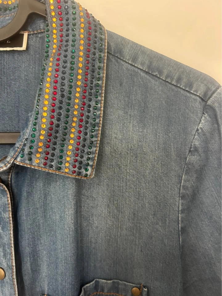 NWOT Melanie Lyne Embellished Rhinestone Collar Denim Shirt - photo 4