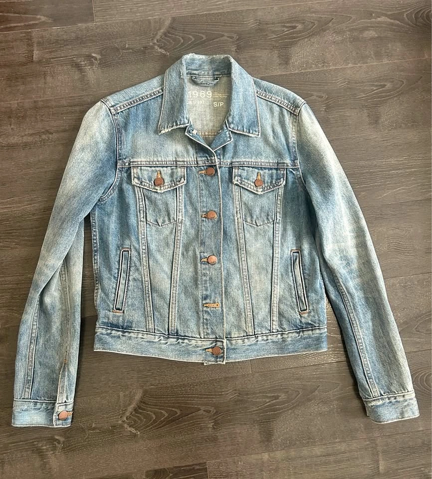 Gap 1969 Medium Wash Distressed Denim Trucker Jacket Size S
