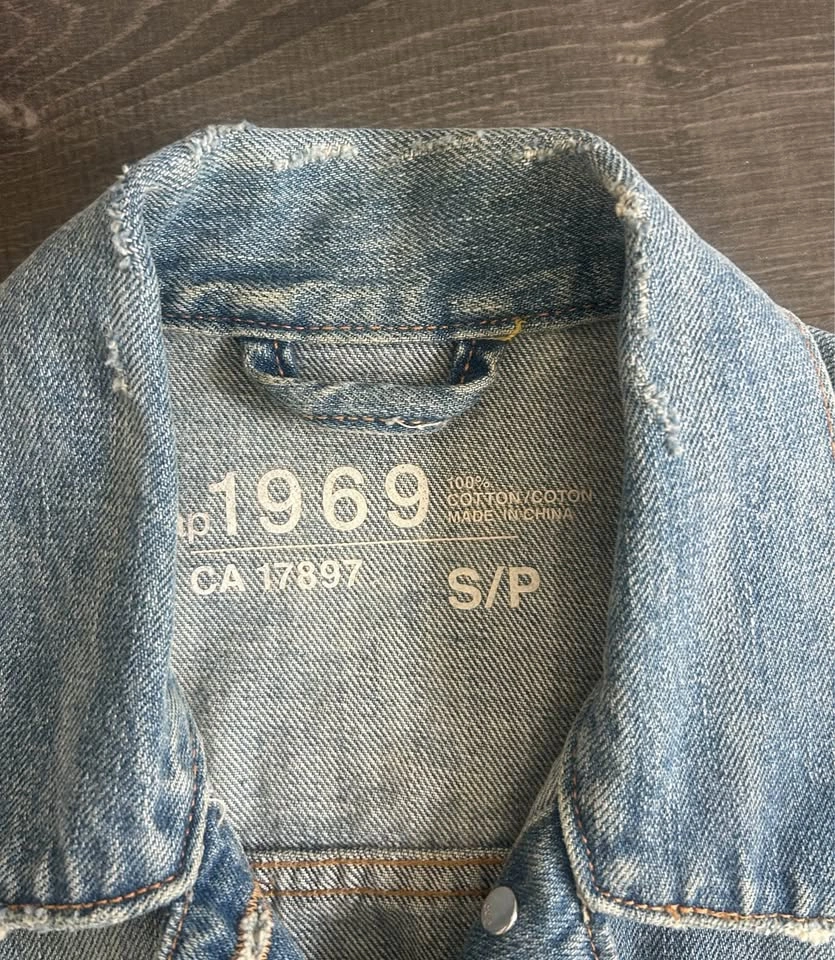 Gap 1969 Medium Wash Distressed Denim Trucker Jacket Size S - photo 3