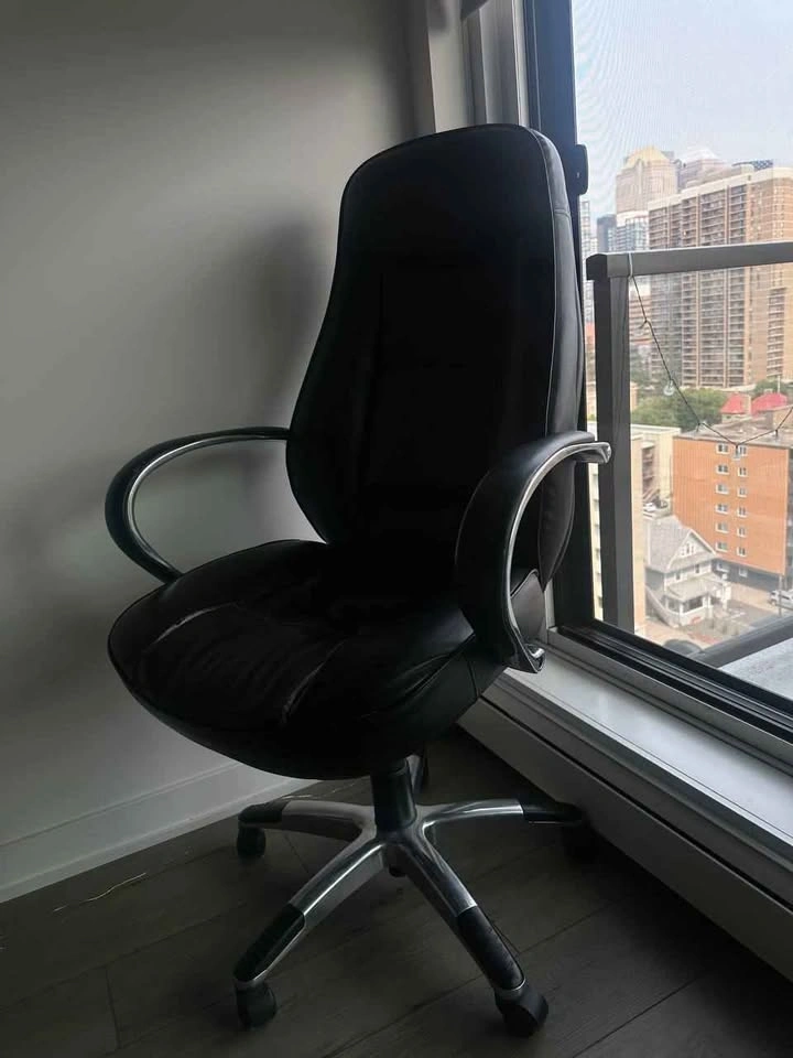 Free rolling office chair - photo 2