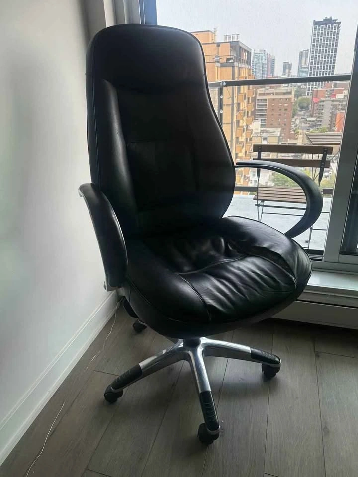Free rolling office chair - photo 3