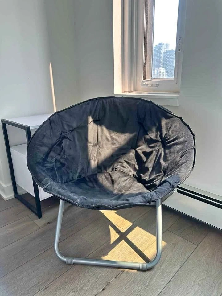 Folding saucer chair