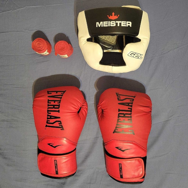Boxing Headgear And Gloves Sparring Set