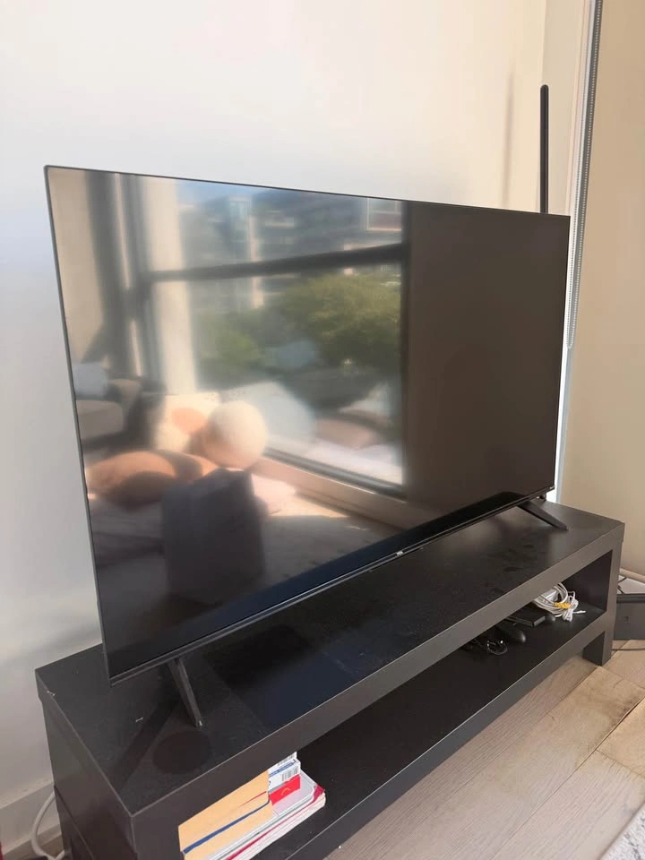 Roku 43" TV - photo 2