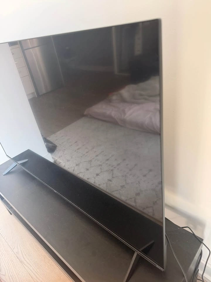 Roku 43" TV - photo 3